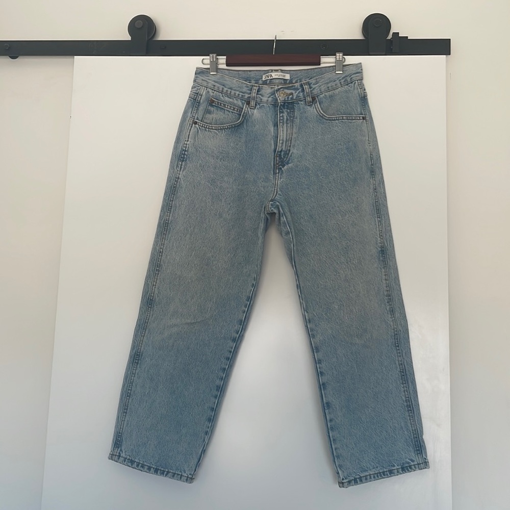 Wide Legged Zara Jeans in Size 32